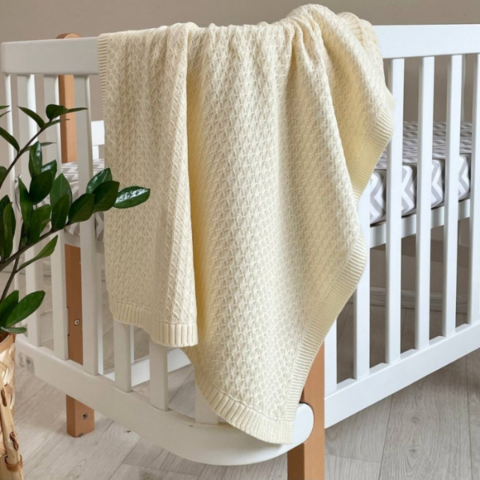 Paturica bebe Confort tricotata din bumbac milky